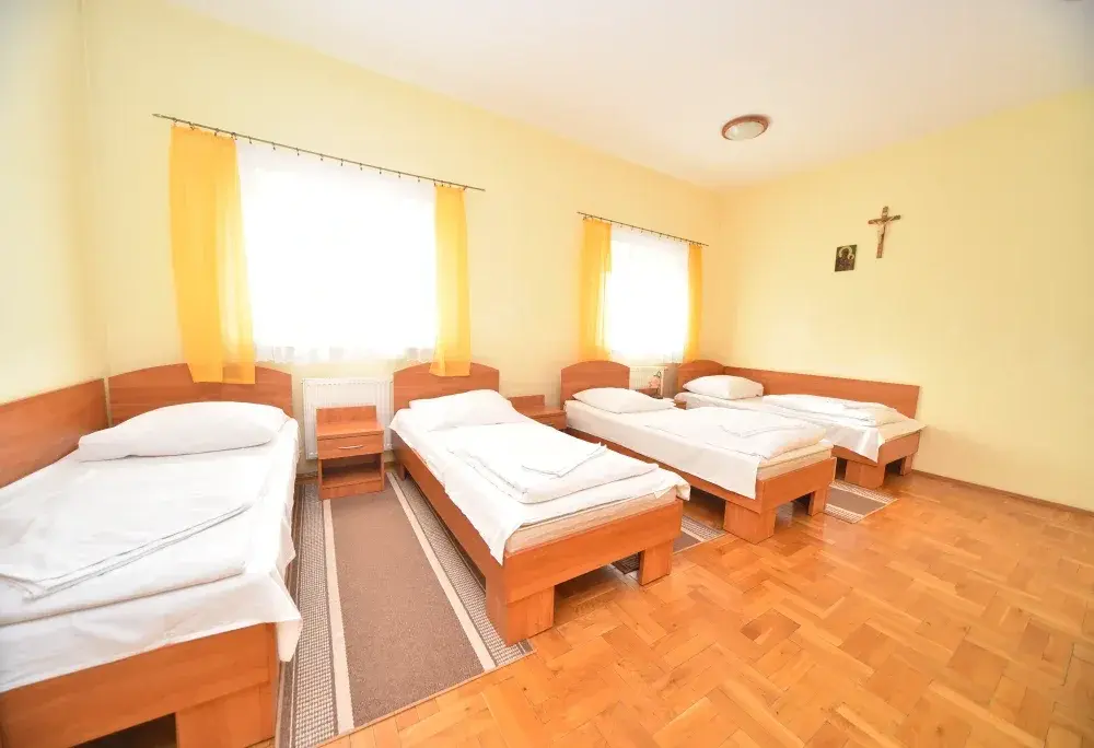 Ile kosztuje nocleg w domu pielgrzyma na Jasnej Górze? Cennik i standardy.