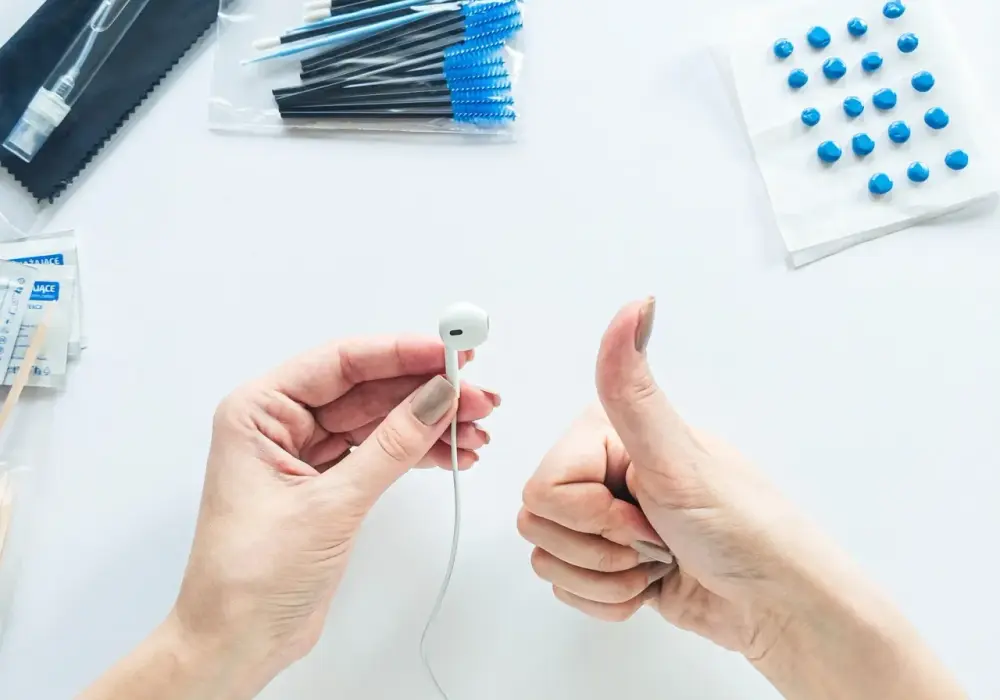 Jak czyścić AirPods, aby uniknąć uszkodzeń i poprawić dźwięk