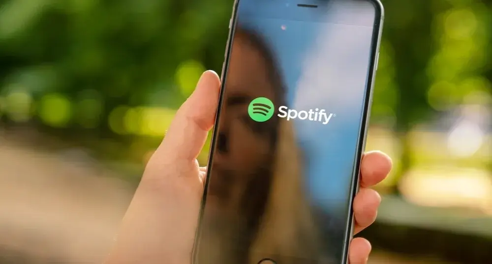 Czy Spotify Premium działa bez internetu? Kluczowe informacje i porady