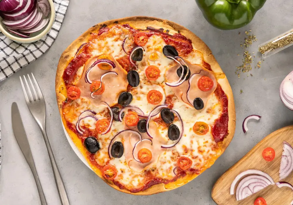 Jak długo piec spód do pizzy, aby uniknąć zakalca? Sprawdź!