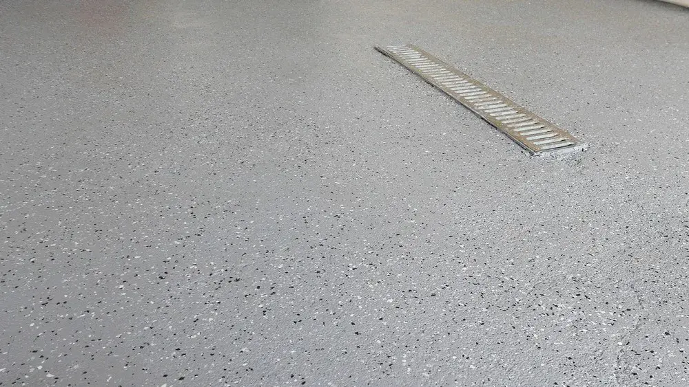 Czym malować posadzkę betonową? Sekrety trwałego i estetycznego wykończenia