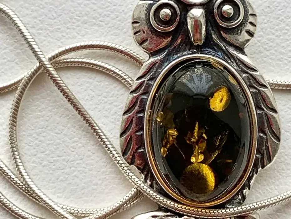 Sowa naszyjnik znaczenie – symbolika, historia i duchowe korzyści noszenia