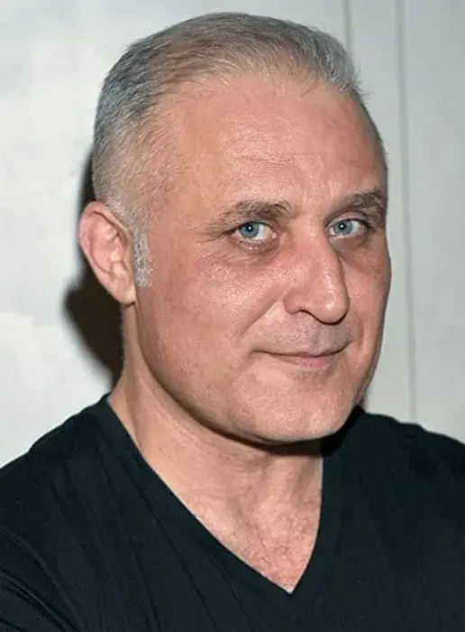 Przemysław Bluszcz aktor: fascynująca biografia i niezapomniane role