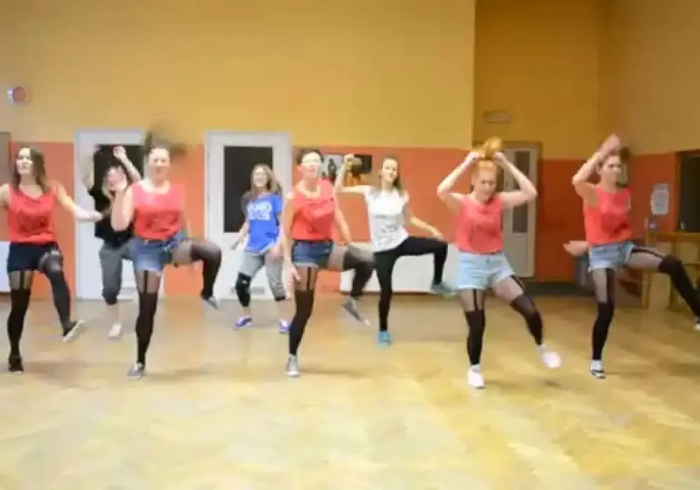 Gdzie znaleźć podkład muzyczny do ruda tańczy jak szalona i bawić się świetnie
