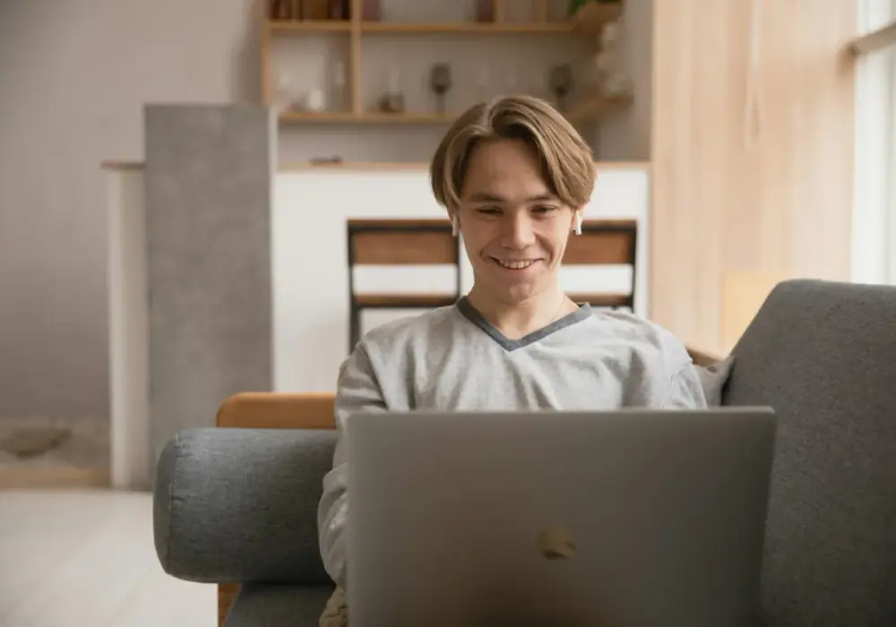 Telewizja internetowa czy tradycyjna? Kto zdobędzie lojalność widza?