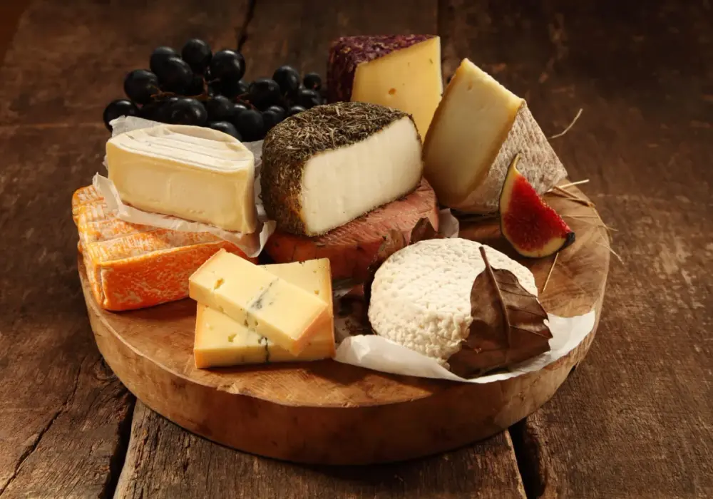 Sekrety fromage: Jak wybierać, smakować i doceniać sery francuskie
