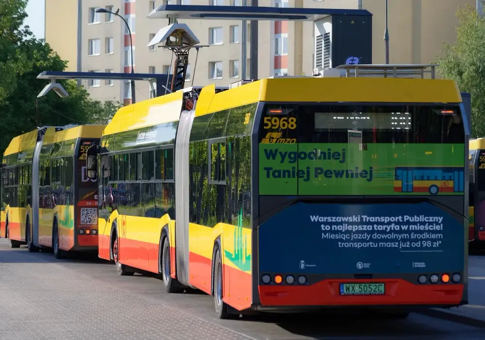 Poprawa transportu publicznego w Polsce: co się zmienia i jak wpływa na nasze życie