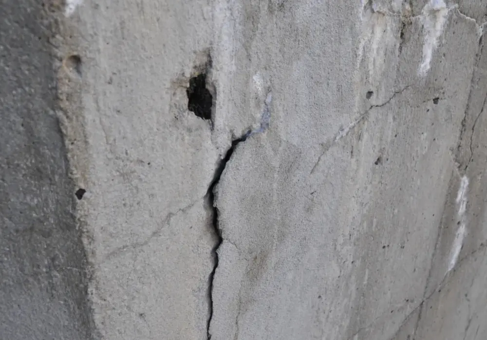 Jak skutecznie zabezpieczyć beton na zewnątrz przed zniszczeniem?