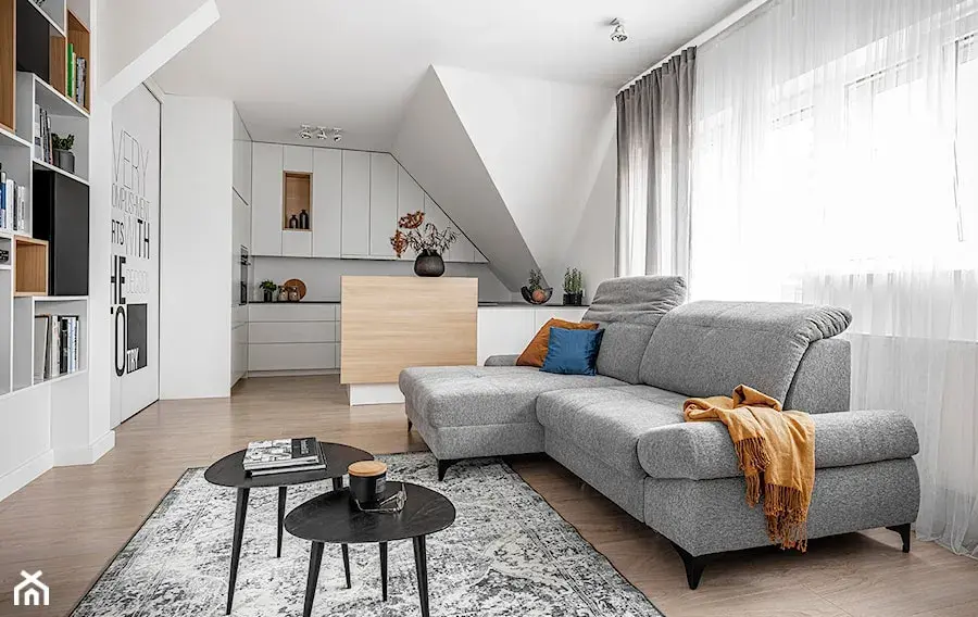 Najlepsze narożniki do małego salonu: 7 sprytnych rozwiązań