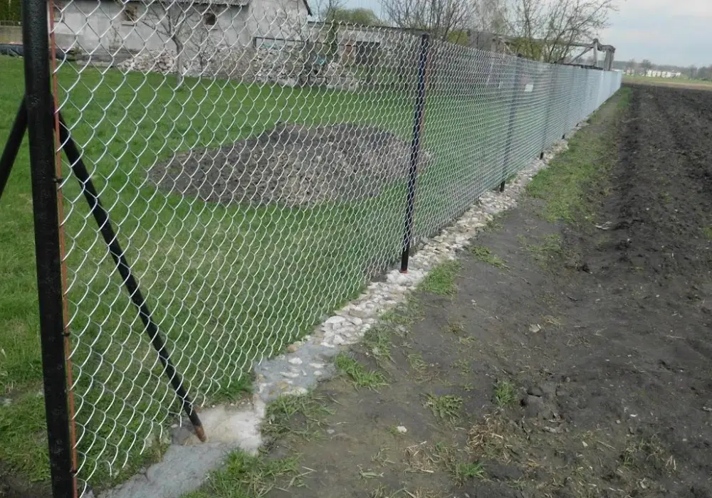 Jak zrobić ogrodzenie z siatki: 10 kroków do idealnego płotu