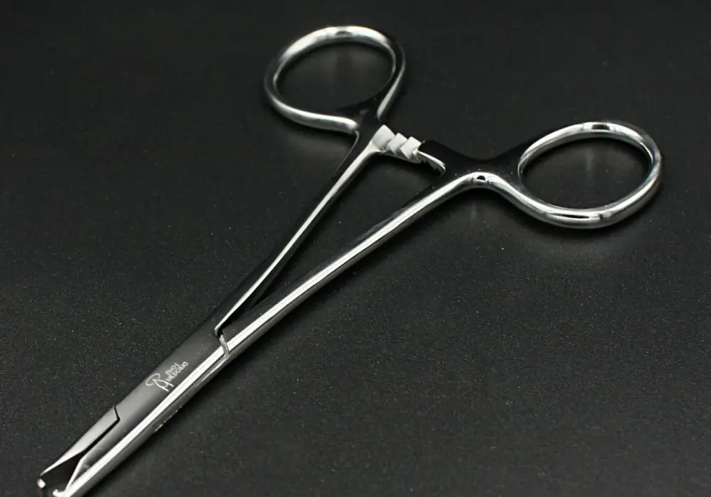 Gdzie kupić szczypce do piercingu? Najlepsze sklepy i porady wyboru