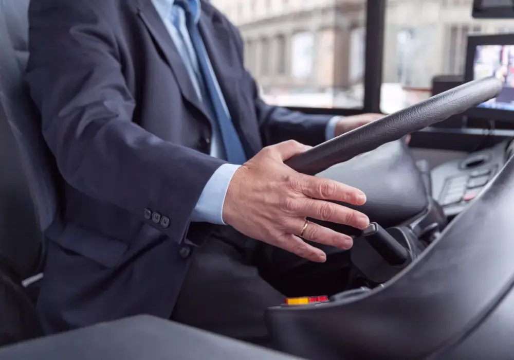 Czy kierowca autobusu może sprawdzać bilety? Poznaj fakty