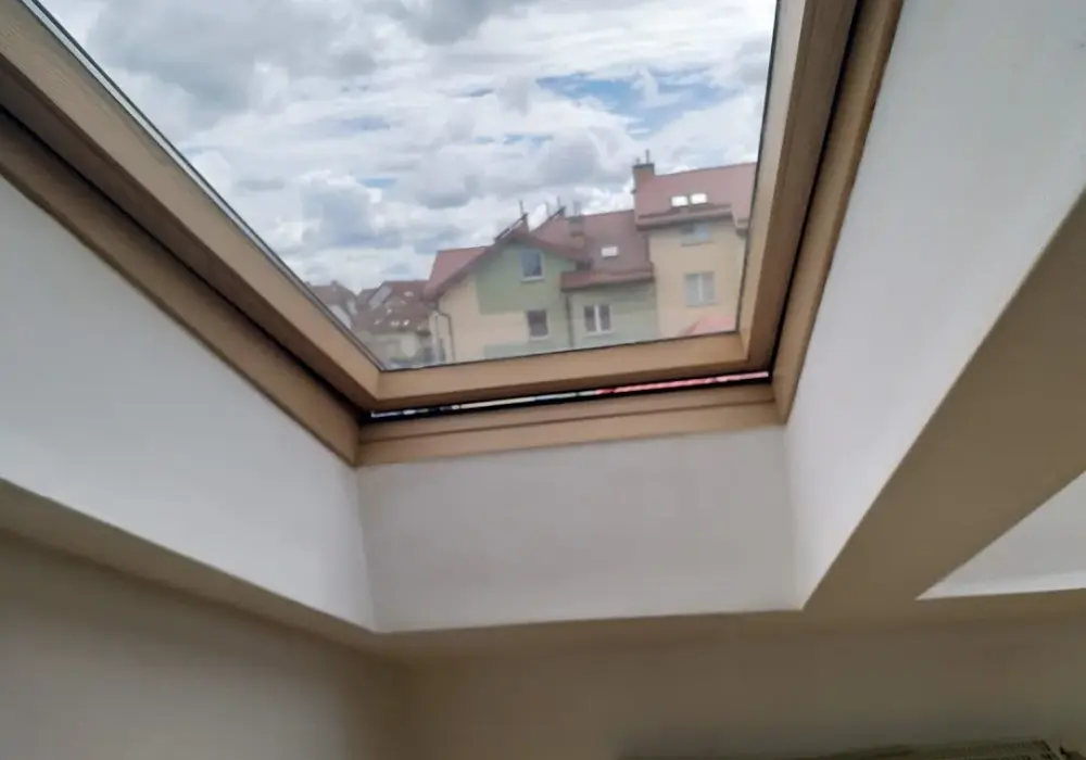 Dlaczego okna dachowe parują? Oto najczęstsze przyczyny kondensacji