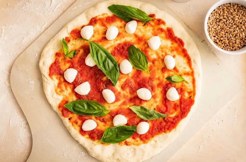 Jak zrobić ciasto na pizzę, które zawsze się udaje i zachwyca smakiem