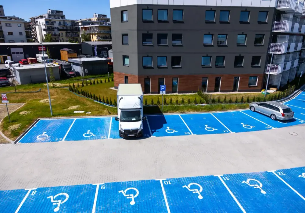 Miejsce parkingowe dla niepełnosprawnych pod blokiem - jak je uzyskać?