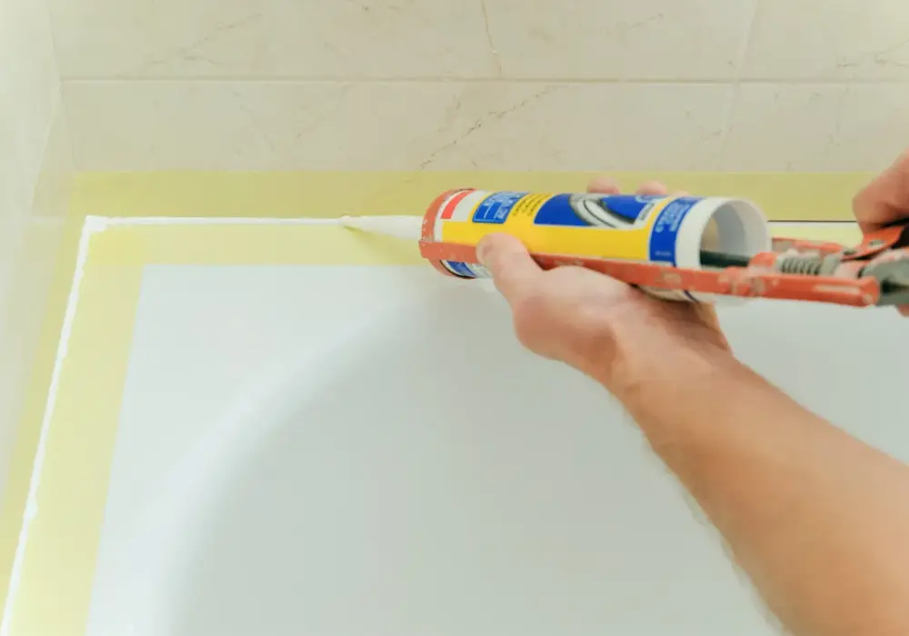 Stary silikon szpeci? Czym rozpuścić silikon sanitarny skutecznie
