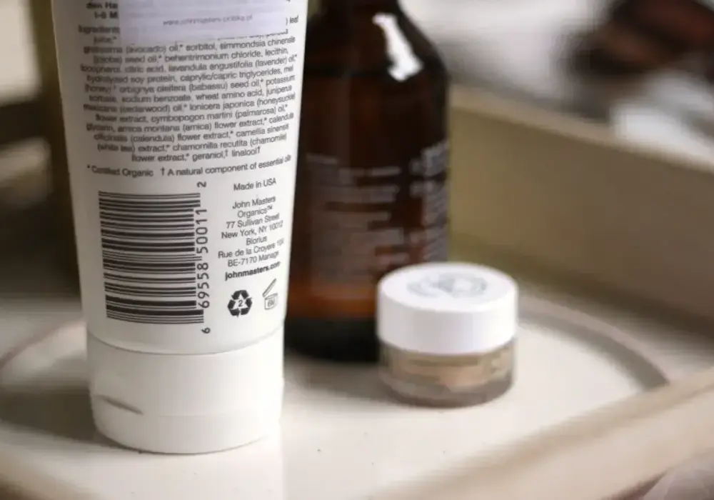 Ethylhexylglycerin w kosmetykach - co robi i kiedy ma znaczenie