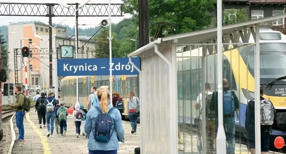 Jak dojechać pociągiem do Krynicy-Zdroju? Wszystkie trasy i porady podróżnicze