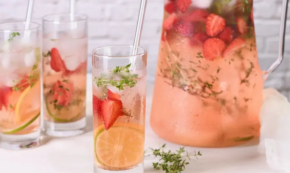 Najlepsze koktajle Sunset: przepisy na wyjątkowe drinki na każdą okazję