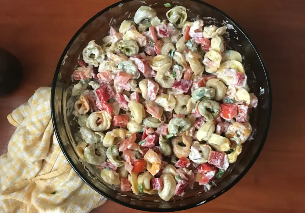 Jakie sosy i dodatki najlepiej pasują do tortellini prosciutto?