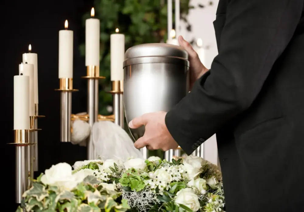 Ile urn można pochować? Co mówią przepisy i cmentarze?