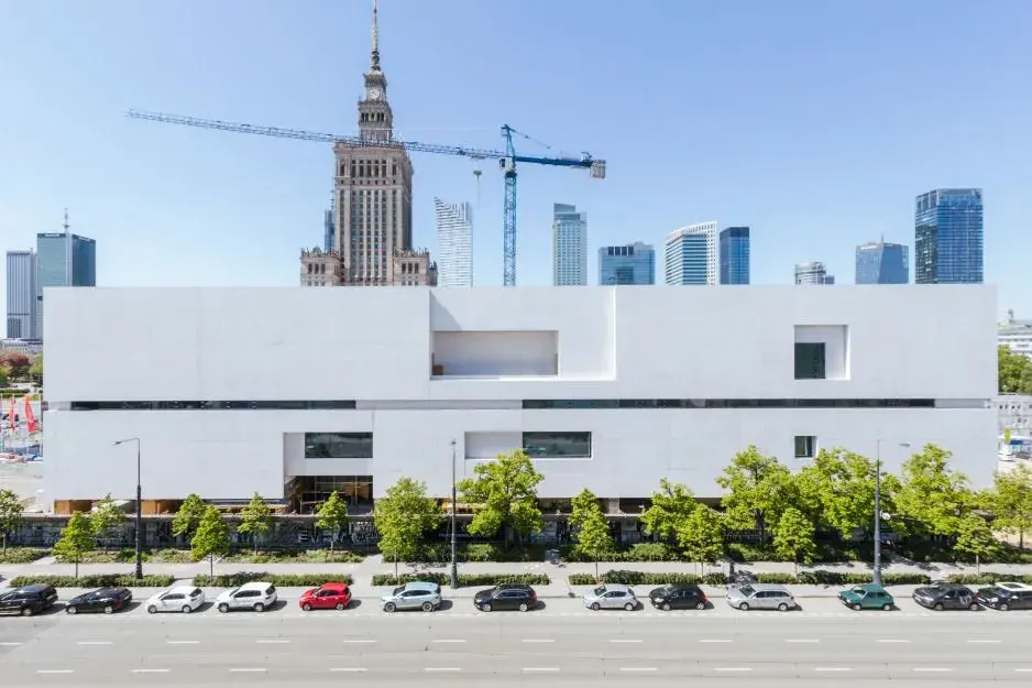 Kto zaprojektował muzeum sztuki nowoczesnej w Warszawie? Poznaj architekta
