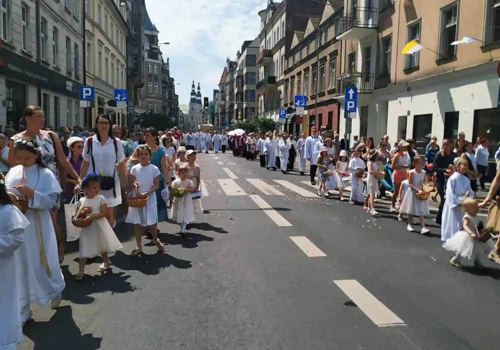 Dlaczego w kościele robi mi się słabo? Przyczyny i jak temu zapobiec