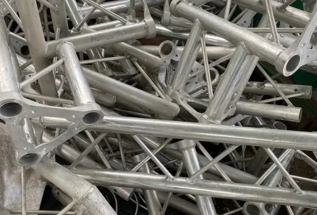 Ile kosztuje aluminium w skupie? Ceny, które mogą Cię zaskoczyć