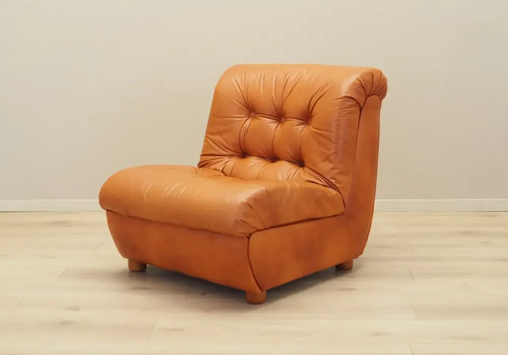 Fotel lata 90: Styl retro powraca do współczesnych wnętrz