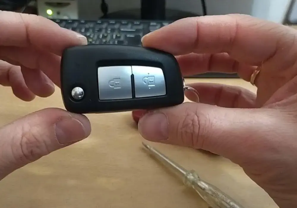 Wymiana baterii kluczyk nissan qashqai - prosta instrukcja krok po kroku