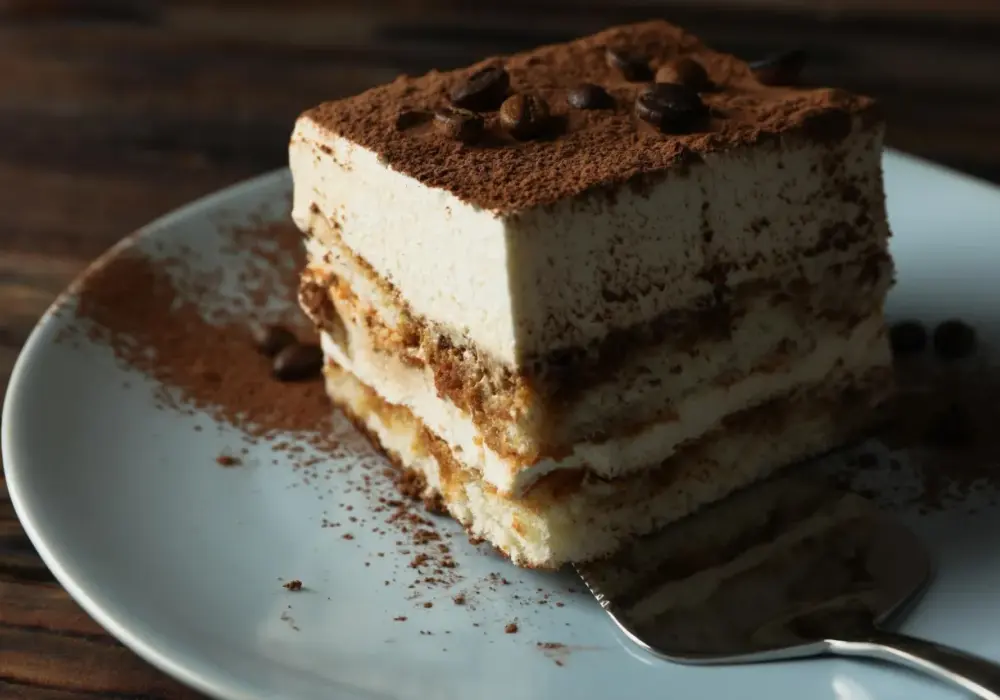 Czym można zastąpić likier amaretto w tiramisu, by nie stracić smaku?