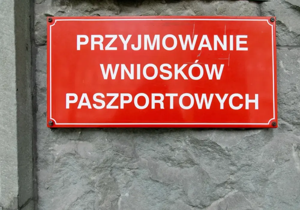 Czy mąż może odebrać paszport za żonę? Sprawdź zasady
