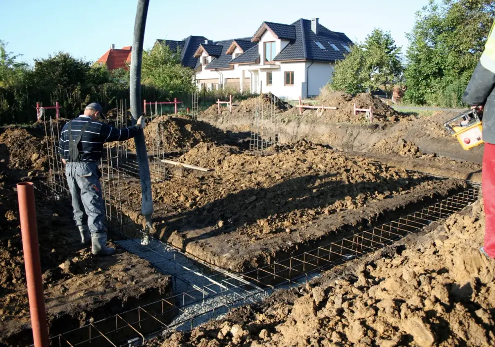 Jak się robi fundamenty pod dom: 10 kluczowych kroków do sukcesu budowy