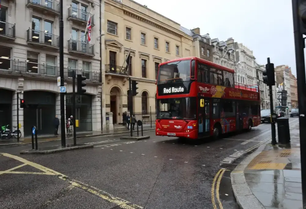 Ile jedzie autokar do Londynu? Sprawdź czas podróży i więcej informacji