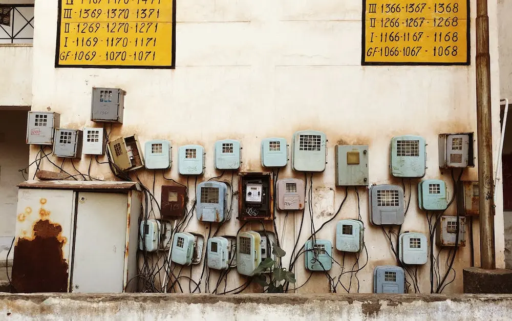 Ile kosztuje 1 kWh prądu? Sprawdź aktualne ceny energii elektrycznej PGE, Enea, Tauron, Energa