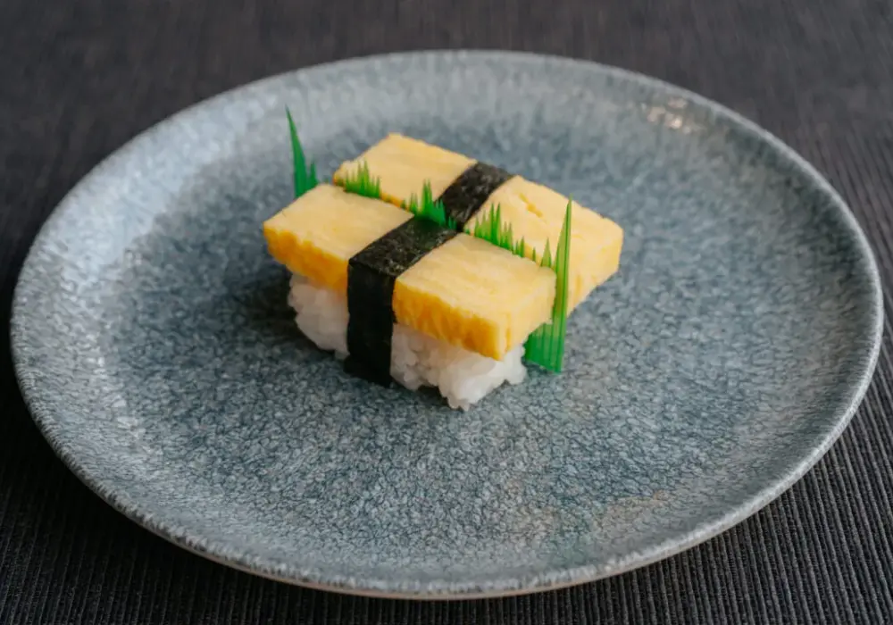 Czym jest tamago sushi? Charakterystyka, składniki i tajniki przygotowania