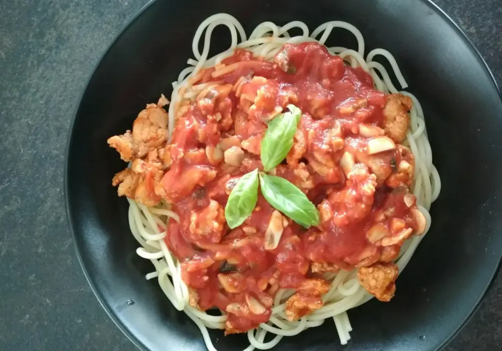 Jak przygotować domowy sos do spaghetti z pomidorów, który zachwyci