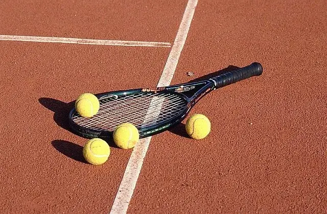 Czemu w tenisie jest 15, 30 i 40? Odkryj tajemnice punktacji