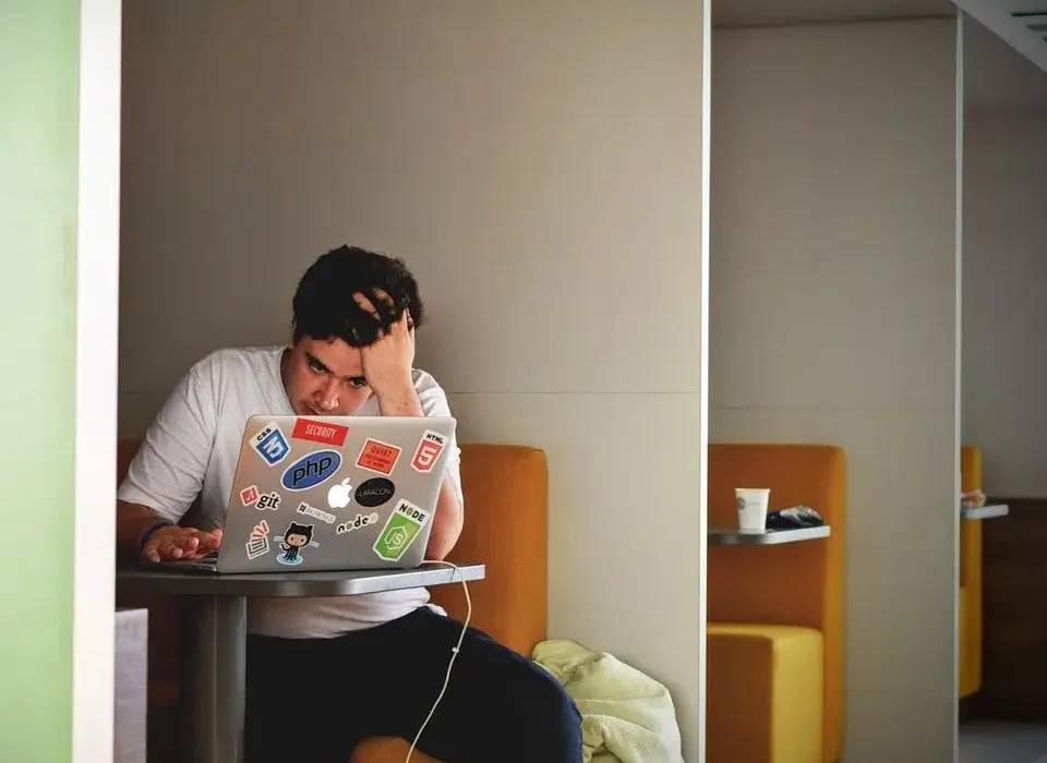 Bezrobocie po studiach: Jak uniknąć problemów z zatrudnieniem?
