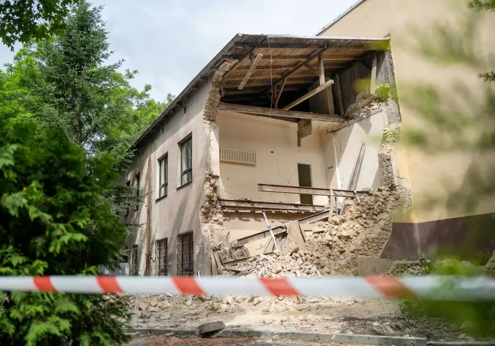 Zawalenie się budynku - co robić od pierwszych minut?