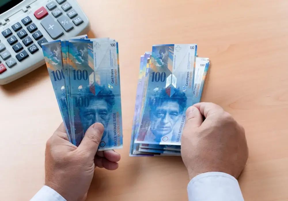 Czy warto przewalutować kredyt we frankach? Sprawdź ukryte koszty