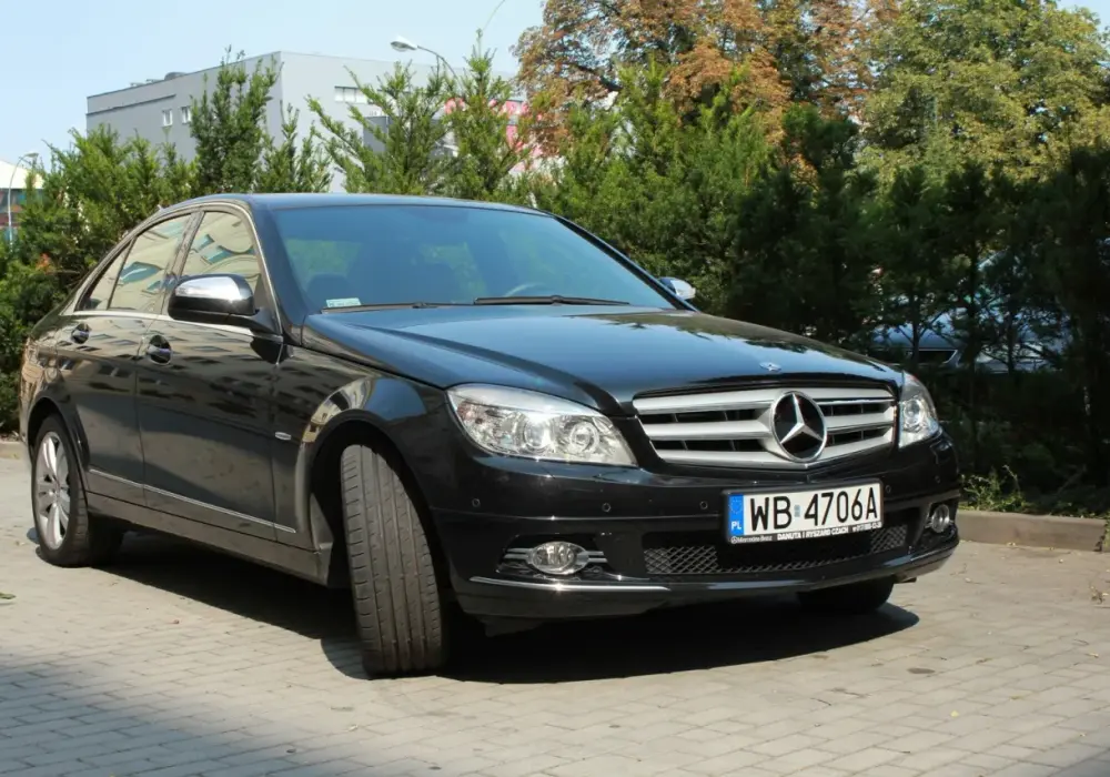 Mercedes C klasa W204 - szczegółowe informacje o specyfikacjach i osiągach