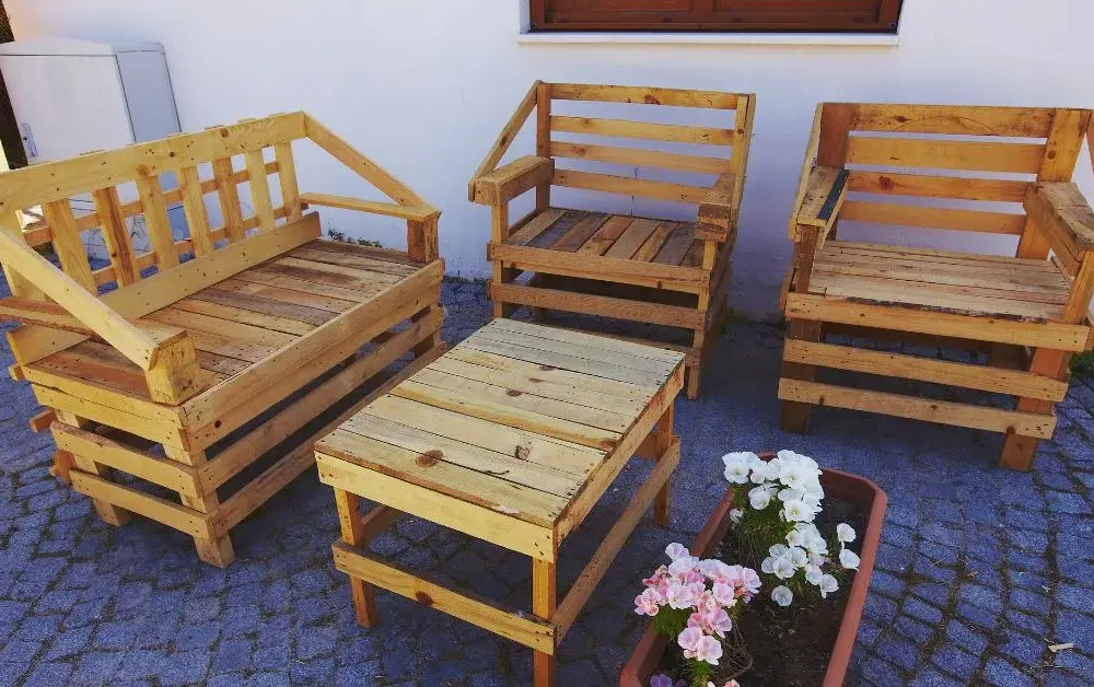 Jak zrobić meble ogrodowe tanio i łatwo - krok po kroku