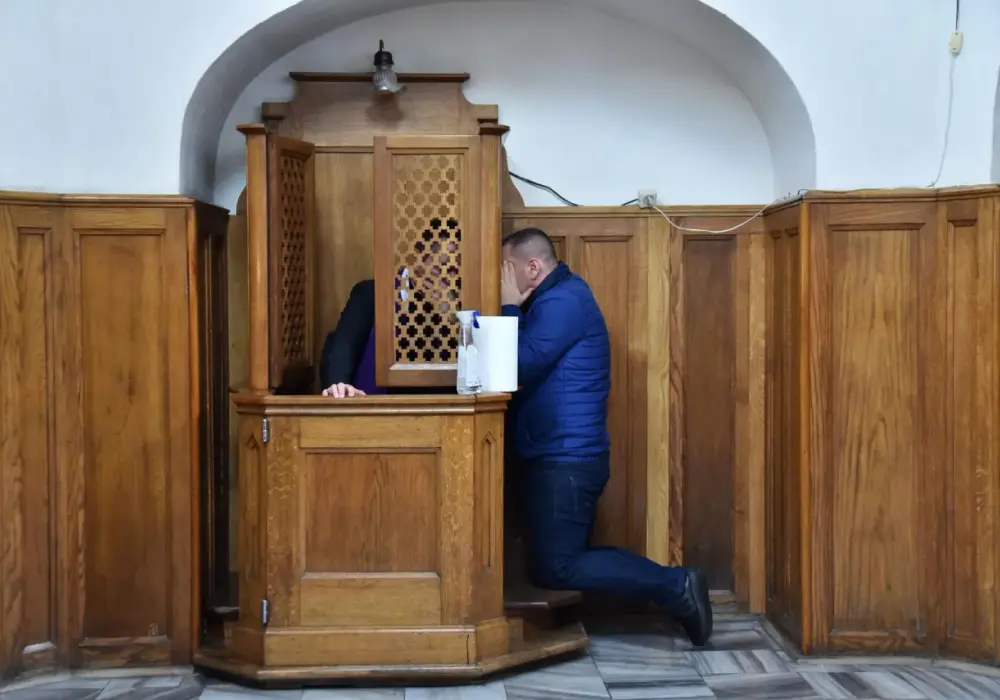 Spowiedź uszna - Czy Kościół ją zniesie? Prawda i fakty