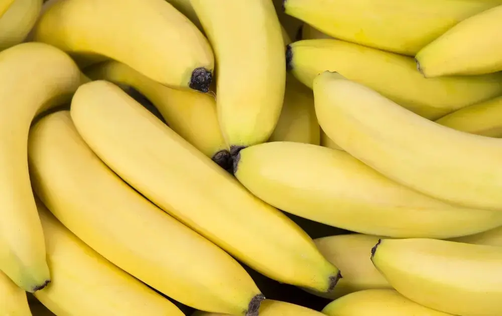 Czy banan uczula niemowlaka? Objawy i jak wprowadzać do diety