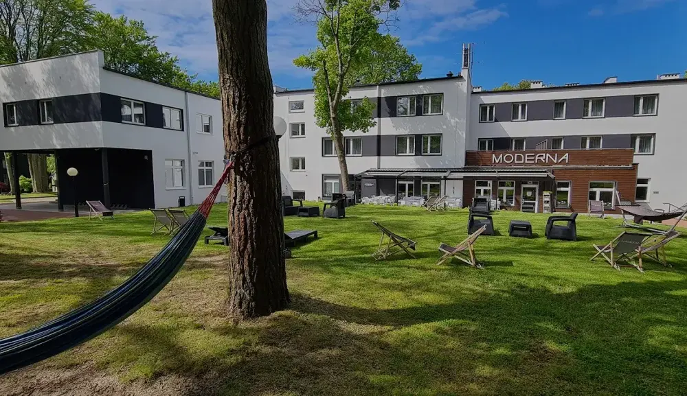 Resort Moderna Jastrzębia Góra: Wypoczynek i inwestycja (max 70 znaków)
