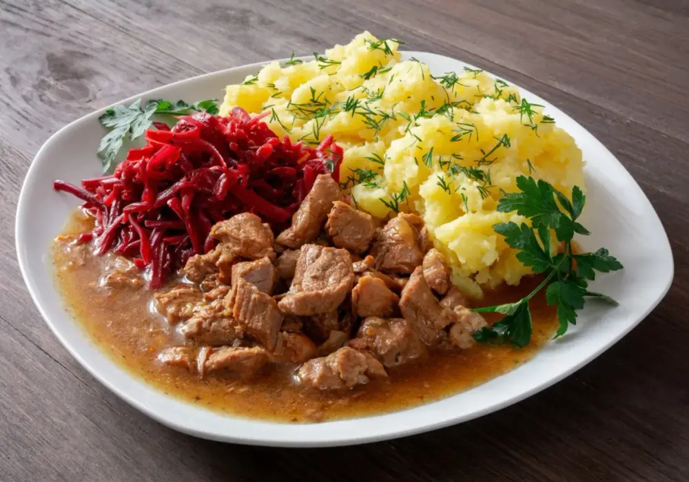 Gulasz z łopatki wieprzowej - Miękkie mięso, gęsty sos bez mąki
