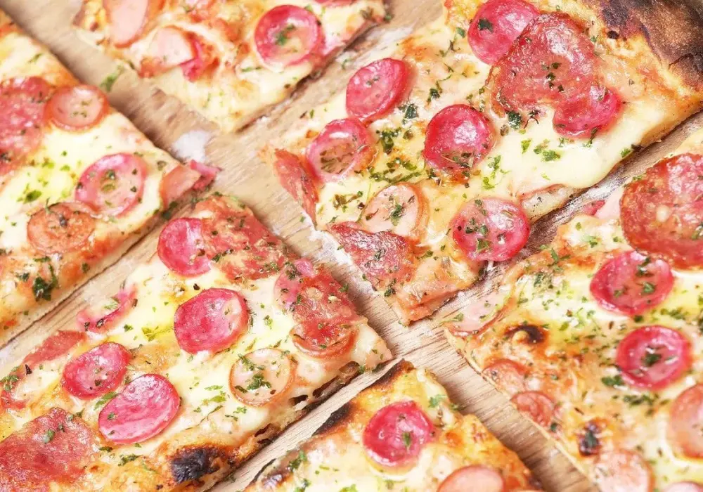 Domowe ciasto na pizzę - Idealny przepis i porady