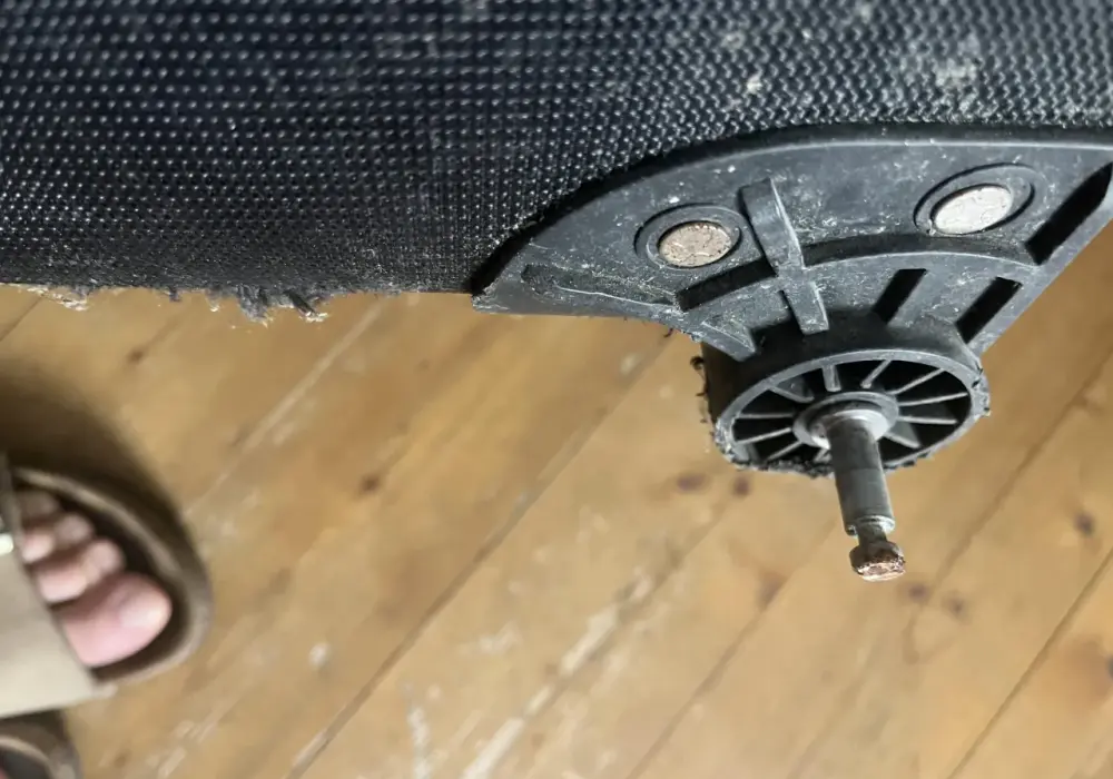 Jak wymienić kółka w walizce? Praktyczny poradnik DIY