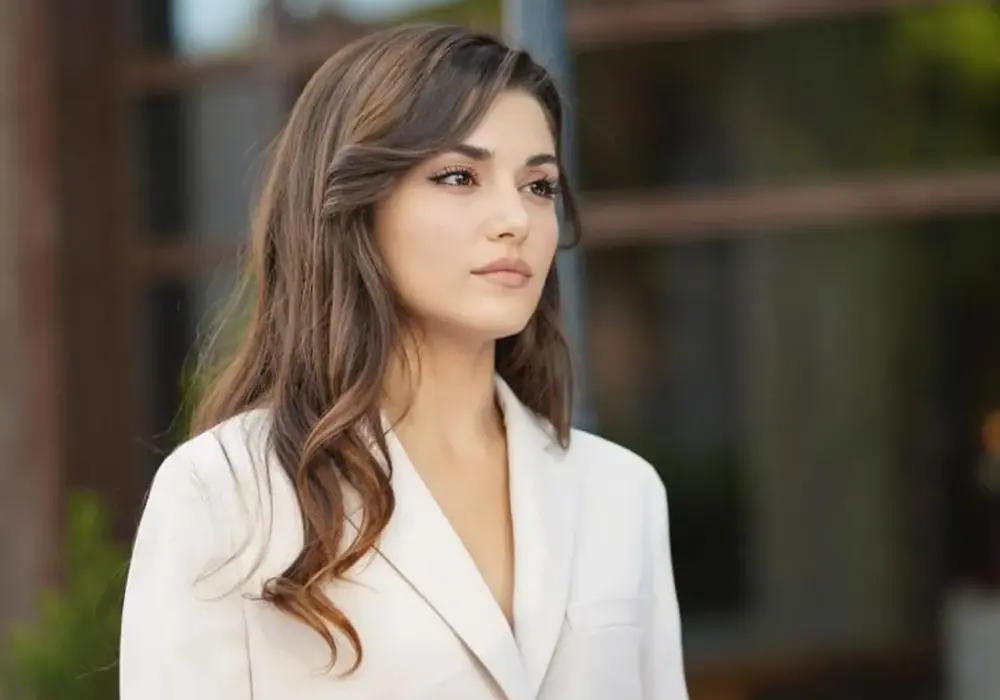 Hande Erçel ma dzieci? Poznaj prawdę i jej życie prywatne